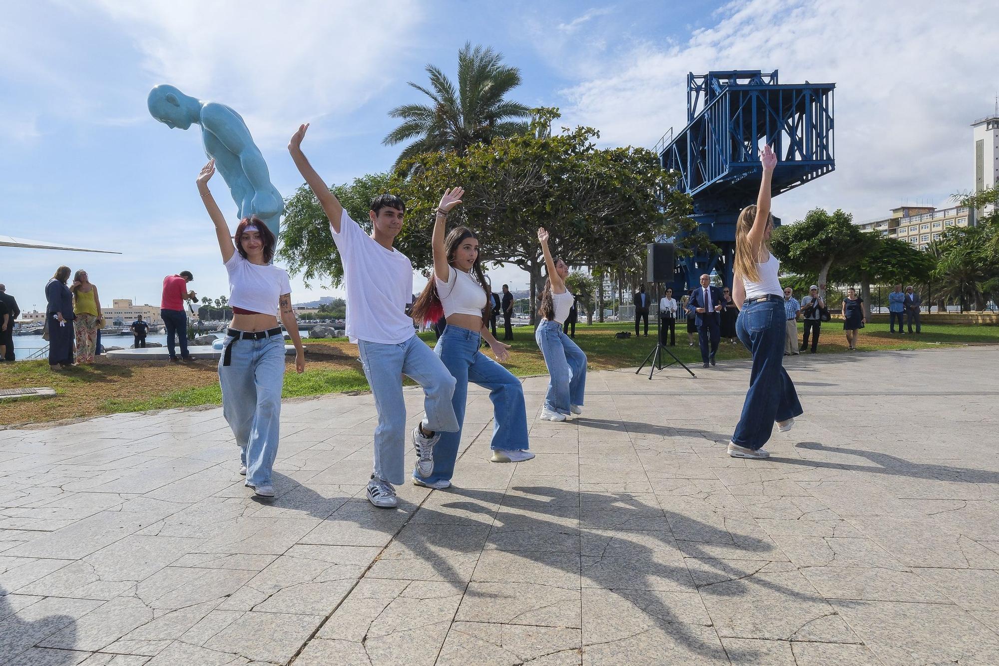 Inauguración del 'Greetingman'