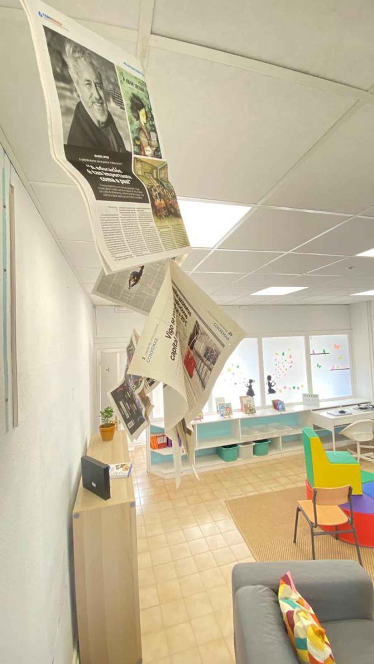 Las páginas de Faro Educa volaron por la biblioteca del CEIP Mondariz - Balneario durante la semana de la prensa.