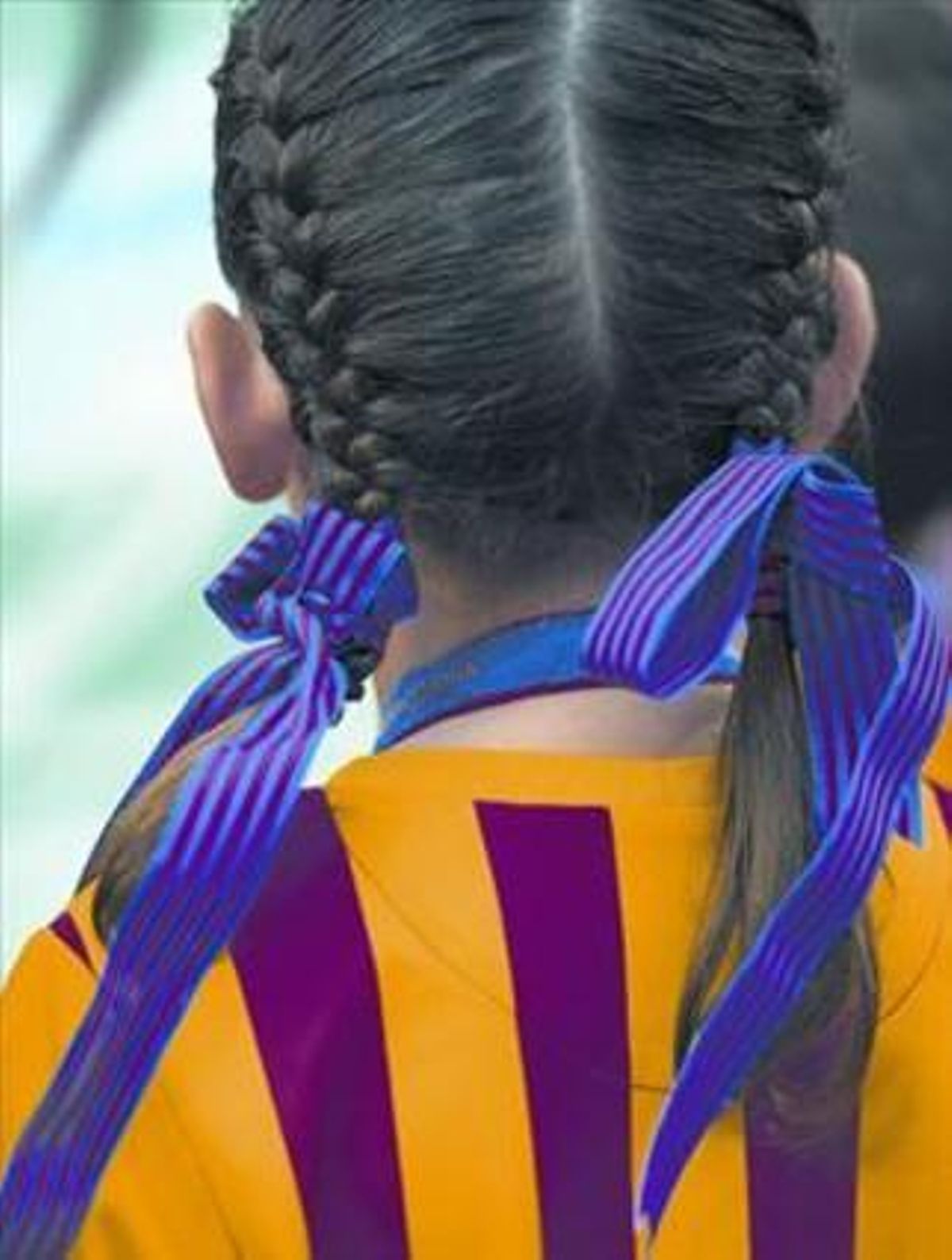 Els colors blaugrana van lluir en samarretes, cares i fins i tot en trenes. Els colors blaugrana van lluir en samarretes, cares i fins i tot en trenes.