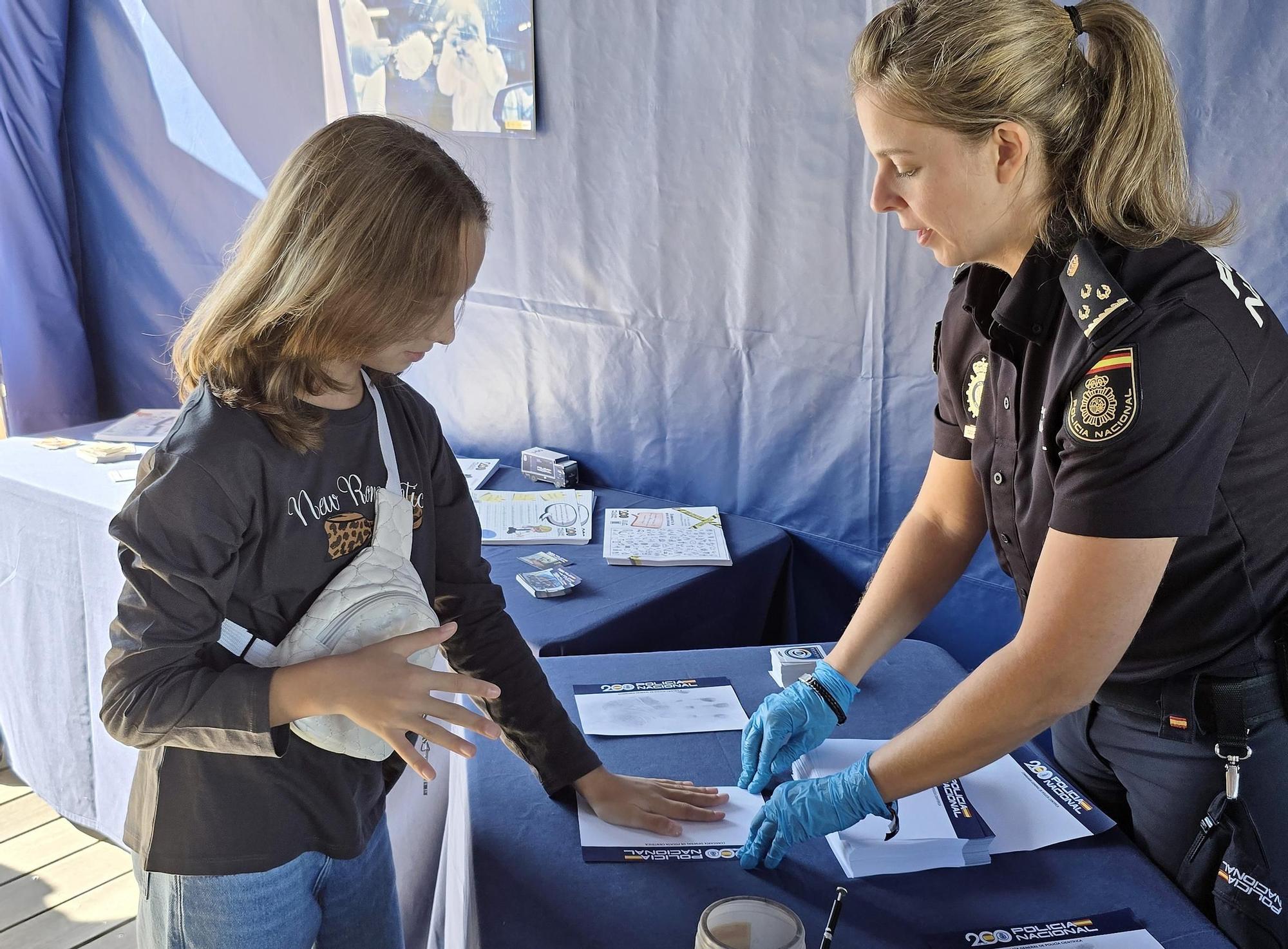 Vigo inaugura con la "Exposición de Medios" las celebraciones del Día de la Policía Nacional