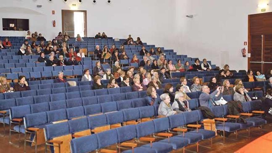 Participantes de la jornada durante la charla de Beatriz Soara.