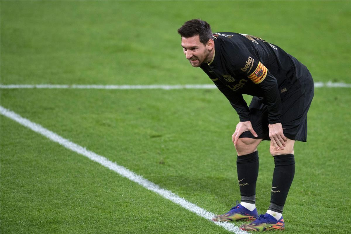 Barcelona s Argentinian forward Lionel Messi reacts during the Spanish League football match between Cadiz and Barcelona at the Ramon de Carranza stadium in Cadiz on December 5  2020  (Photo by JORGE GUERRERO   AFP)