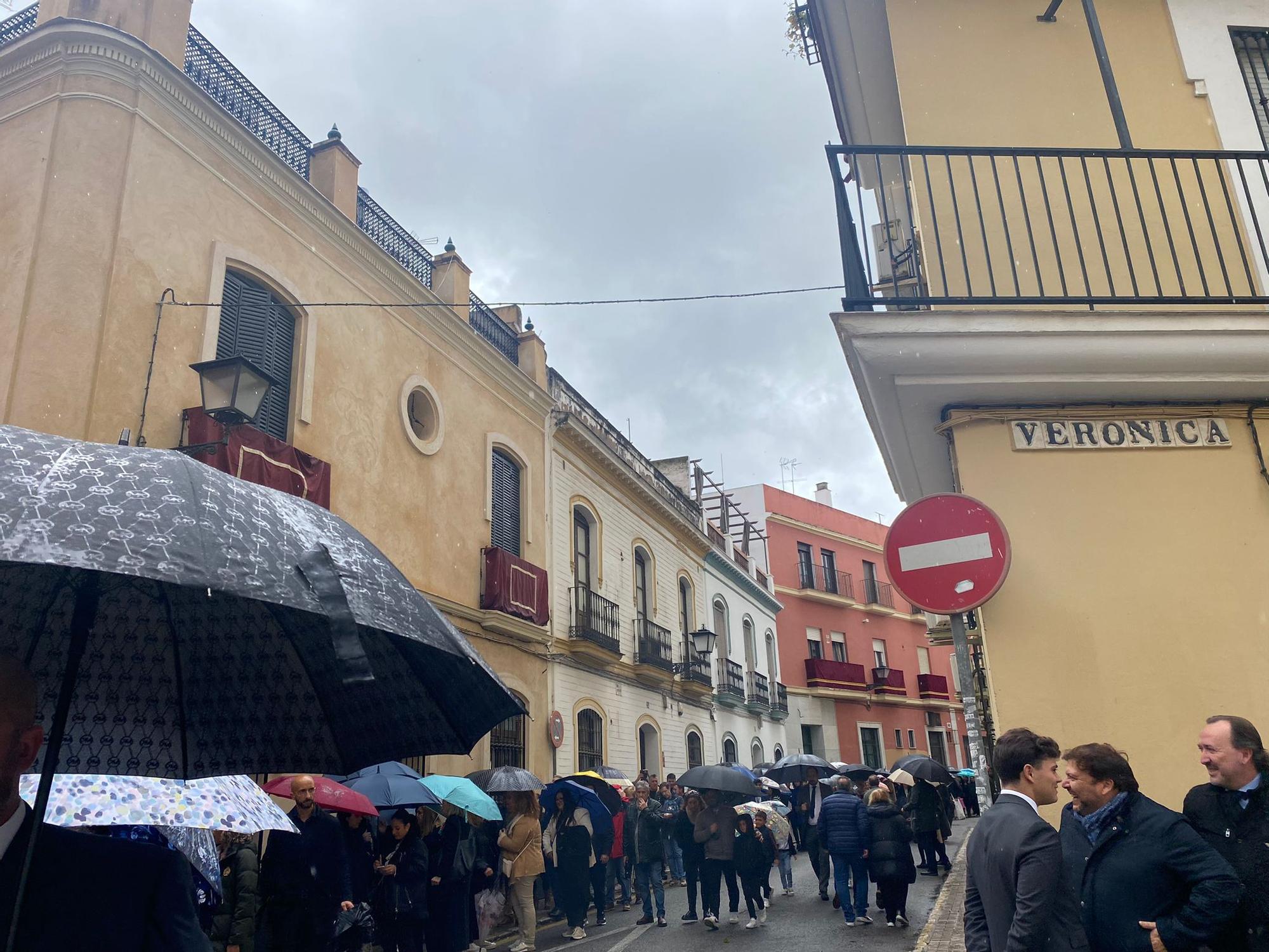 Jueves Santo. Colas en Los Gitanos