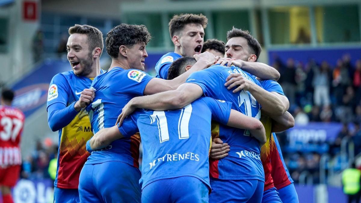 Valera (17), celebra un gol con sus compañeros