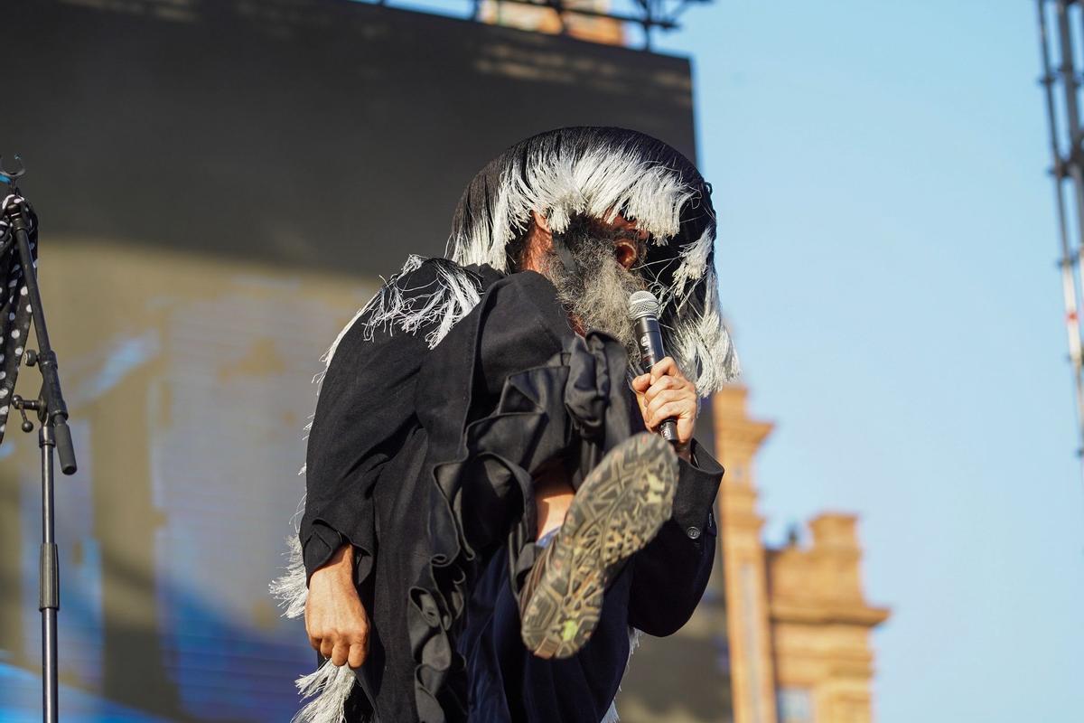 El concierto de Califato ¾ y La Plazuela de Icónica Santalucía Sevilla Fest en imágenes