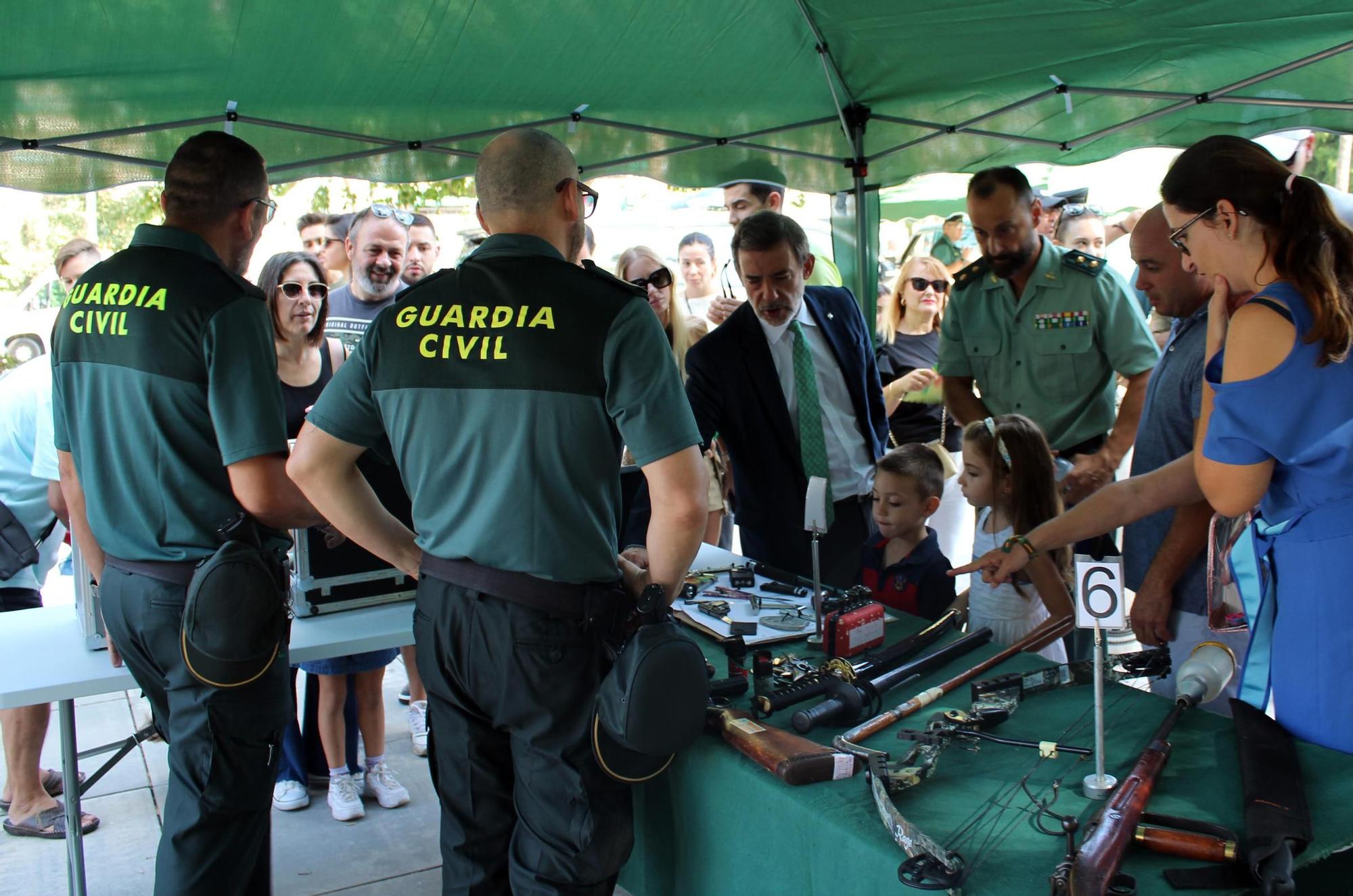 La Guardia Civil expone sus recursos humanos y técnicos por la festividad de su Patrona