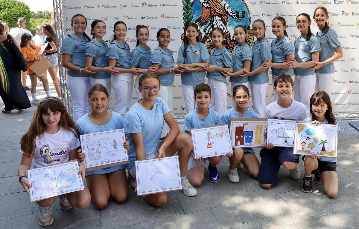 La fiesta de los falleros infantiles con el concurso de dibujo de la JCF
