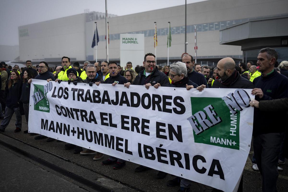 Protesta de los trabajadores de Mann Hummel en Zaragoza por los 158 despidos que plantea la empresa, hace unas semanas.