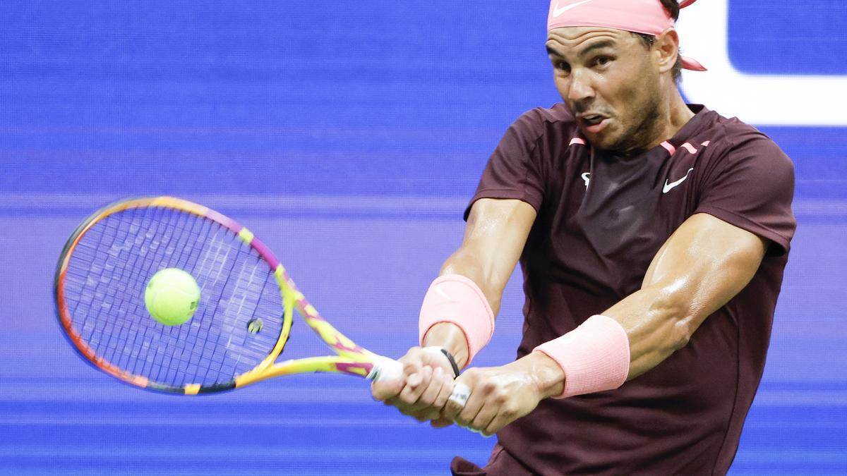 Nadal golpea de revés en su partido ante Gasquet.