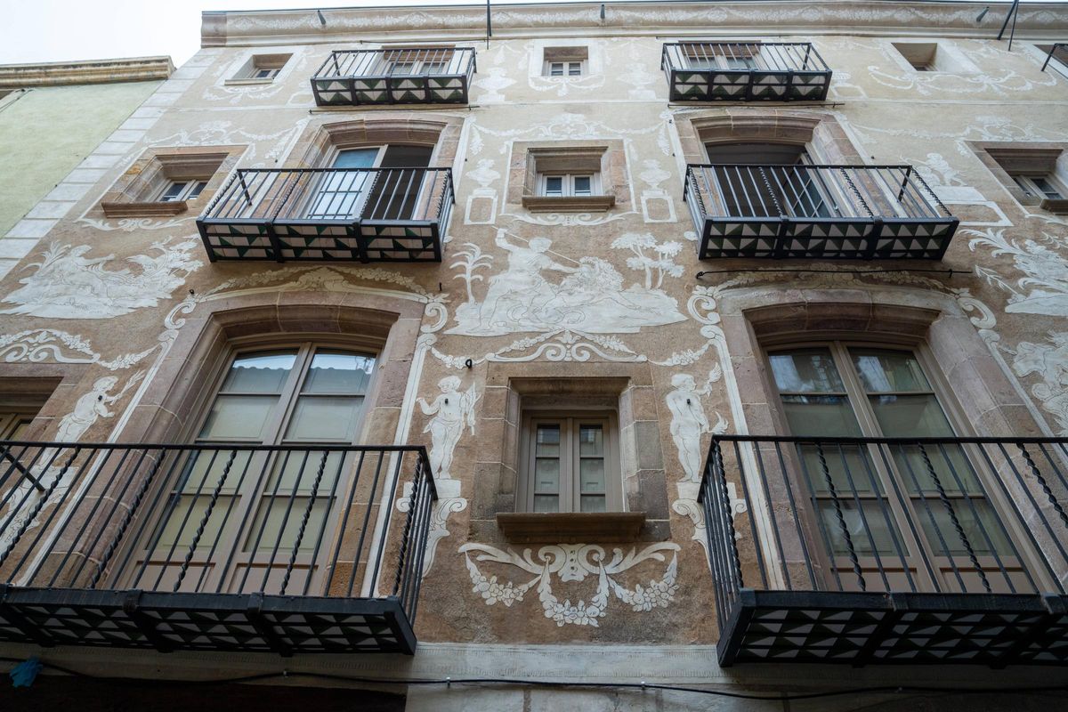 Así ha quedado una finca histórica del Raval rehabilitada como vivienda pública