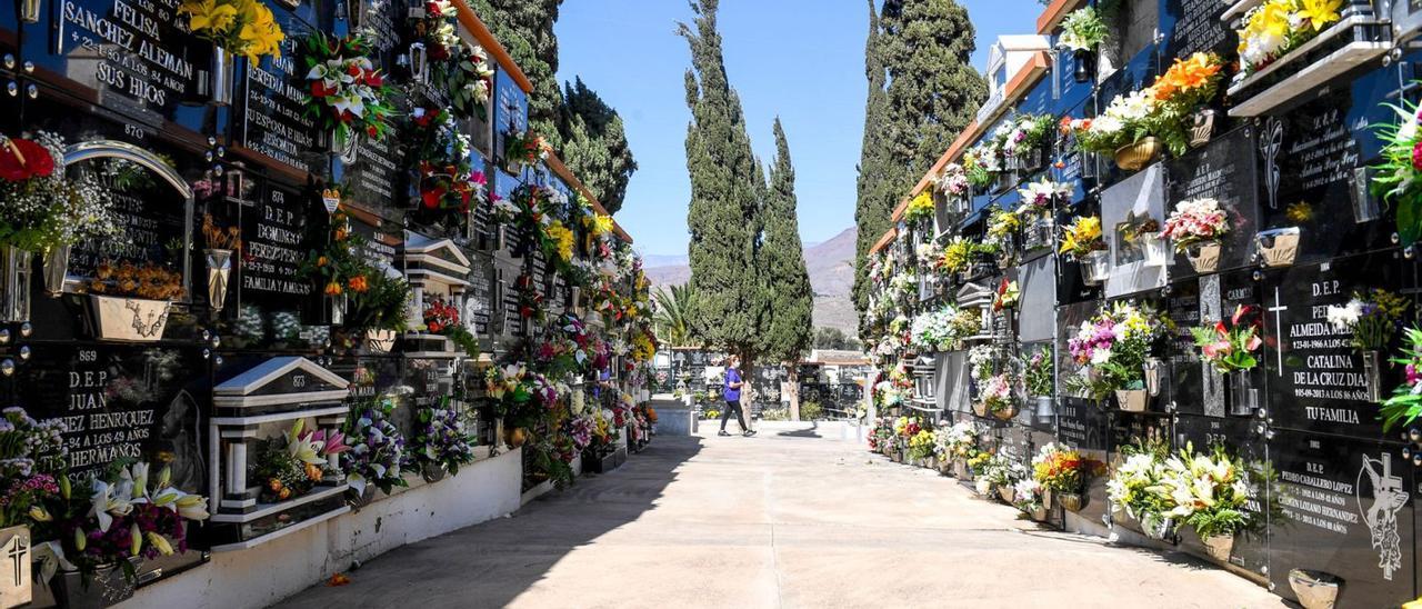 Cada día una media de cinco canarios renuncia al legado de sus fallecidos; en la imagen, el  cementerio grancanario de Sardina del Sur. | | JUAN CARLOS CASTRO