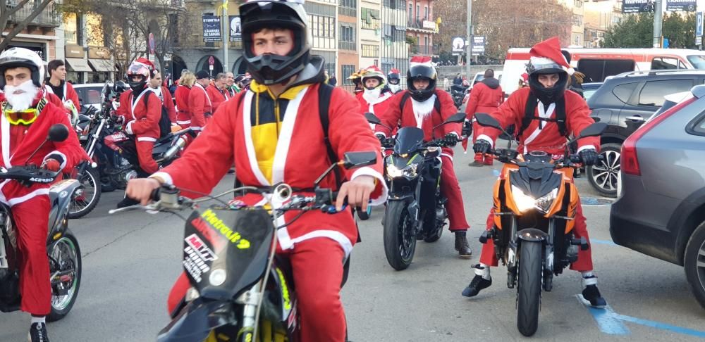 La ''papanoelada motera'' reuneix més de 700 motos a Girona