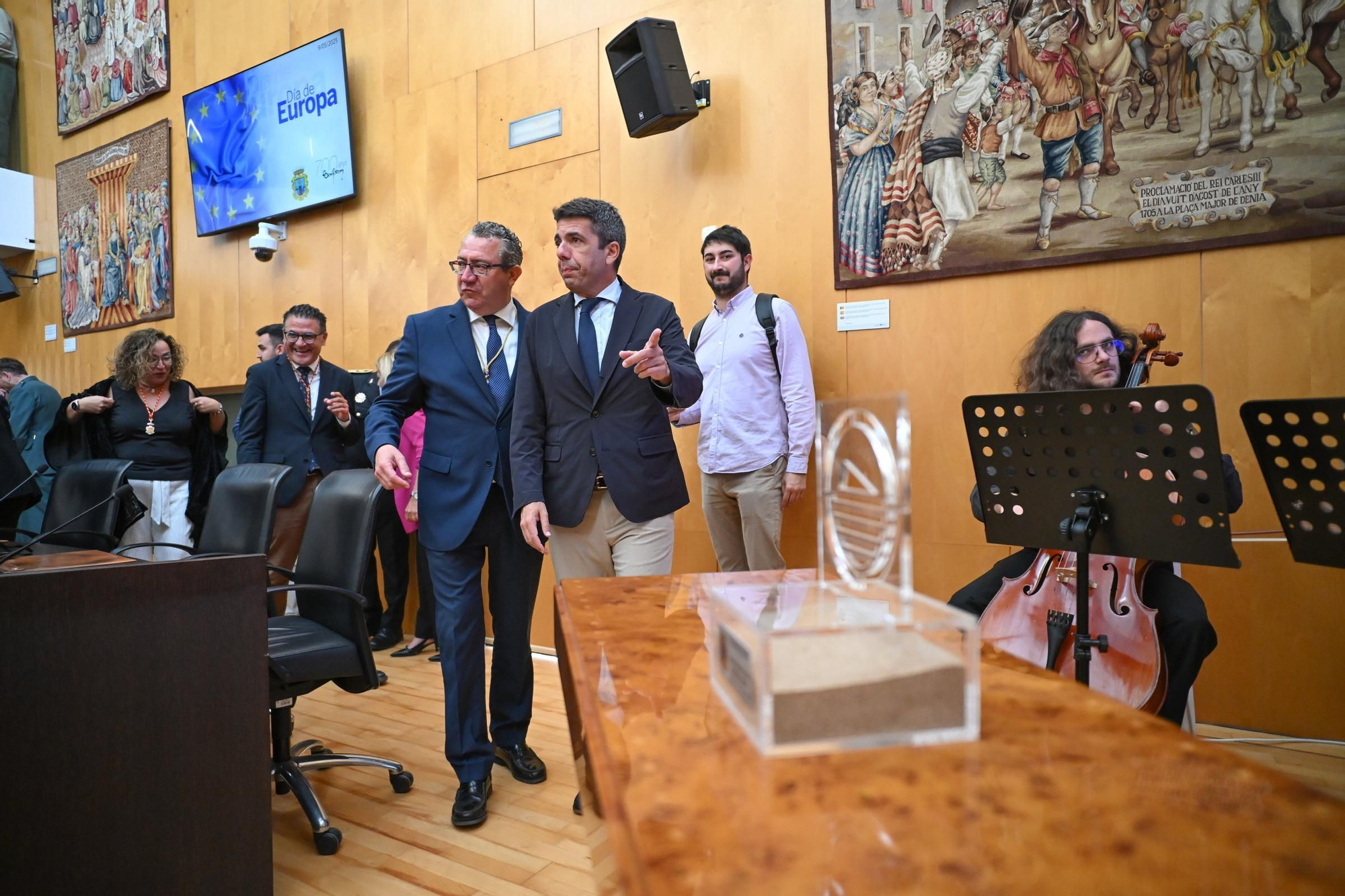 Celebración del Día de Europa en Benidorm y entrega de la distinción a Enrique Ballester