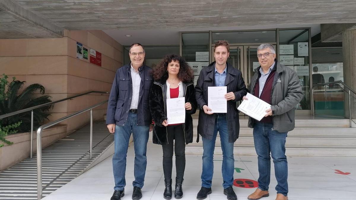 Els regidors de JxF presentant aquest dimecres les al·legacions