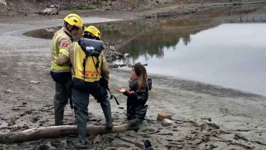 Rescaten una dona que s&#039;enfonsava en el fang al pantà de Riudecanyes