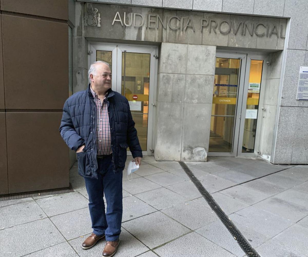 Cándido Vega, a la salida del juicio en la Audiencia, en febrero de 2022.