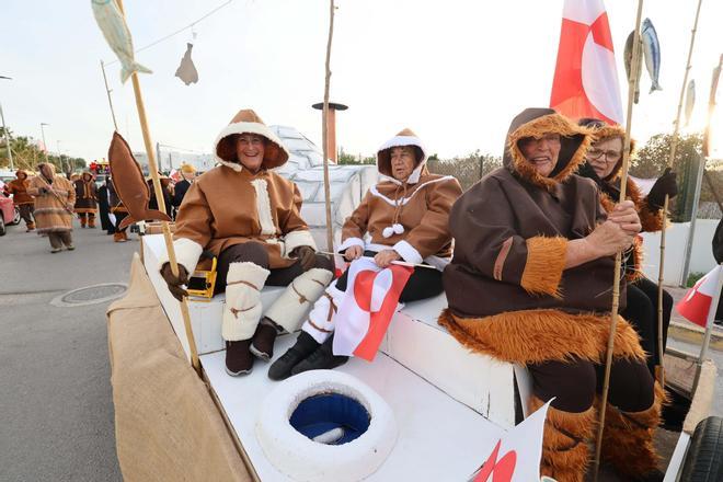 Mira aquí todas las imágenes de la rúa de Carnaval de Cala de Bou