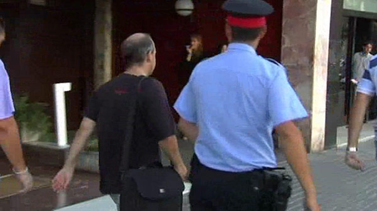 Detingut el fill de la dona trobada morta al carrer de València de Barcelona.