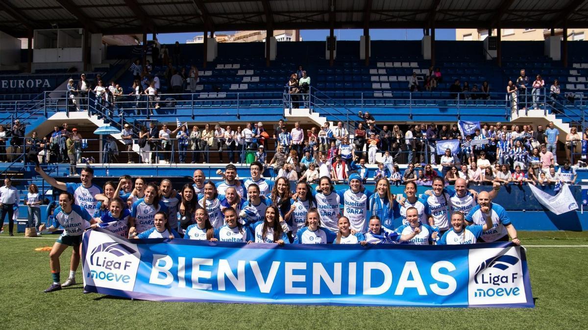 El Deportivo Alavés celebra su vuelta a Primera División tres años después