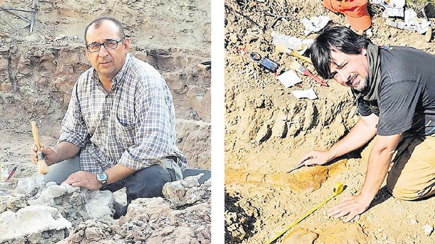 Los paleontólogos José Miguel Gasulla (i) y Andrés Santos han elaborado nuevas guías de la provincia
