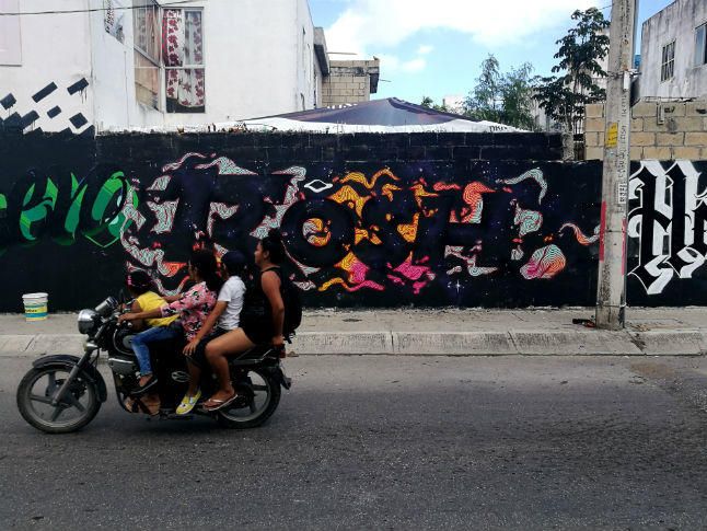 El grafitero Rosh 333 deja su sello en México