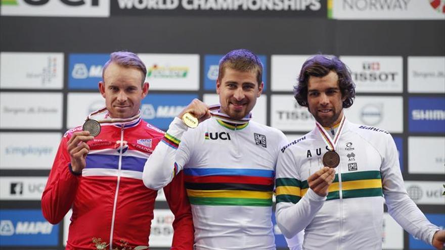 Sagan vuelve a vestirse con el maillot arco iris