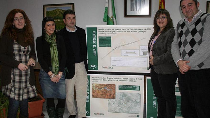 Comunicaciones. Hinojosa, Fernández y Ginés muestran el proyecto.