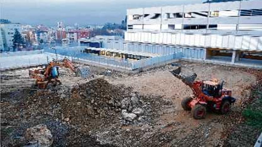 Dues màquines treballaven ahir a la tarda als terrenys de l&#039;escola Pericot.