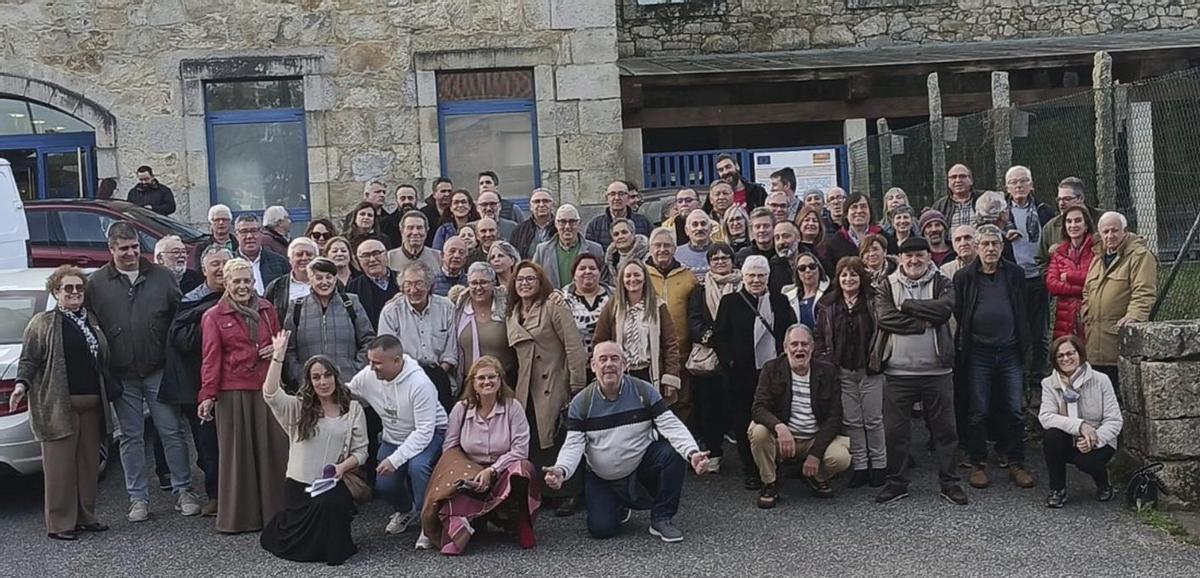 Asistentes al homenaje a Xan Caneda.