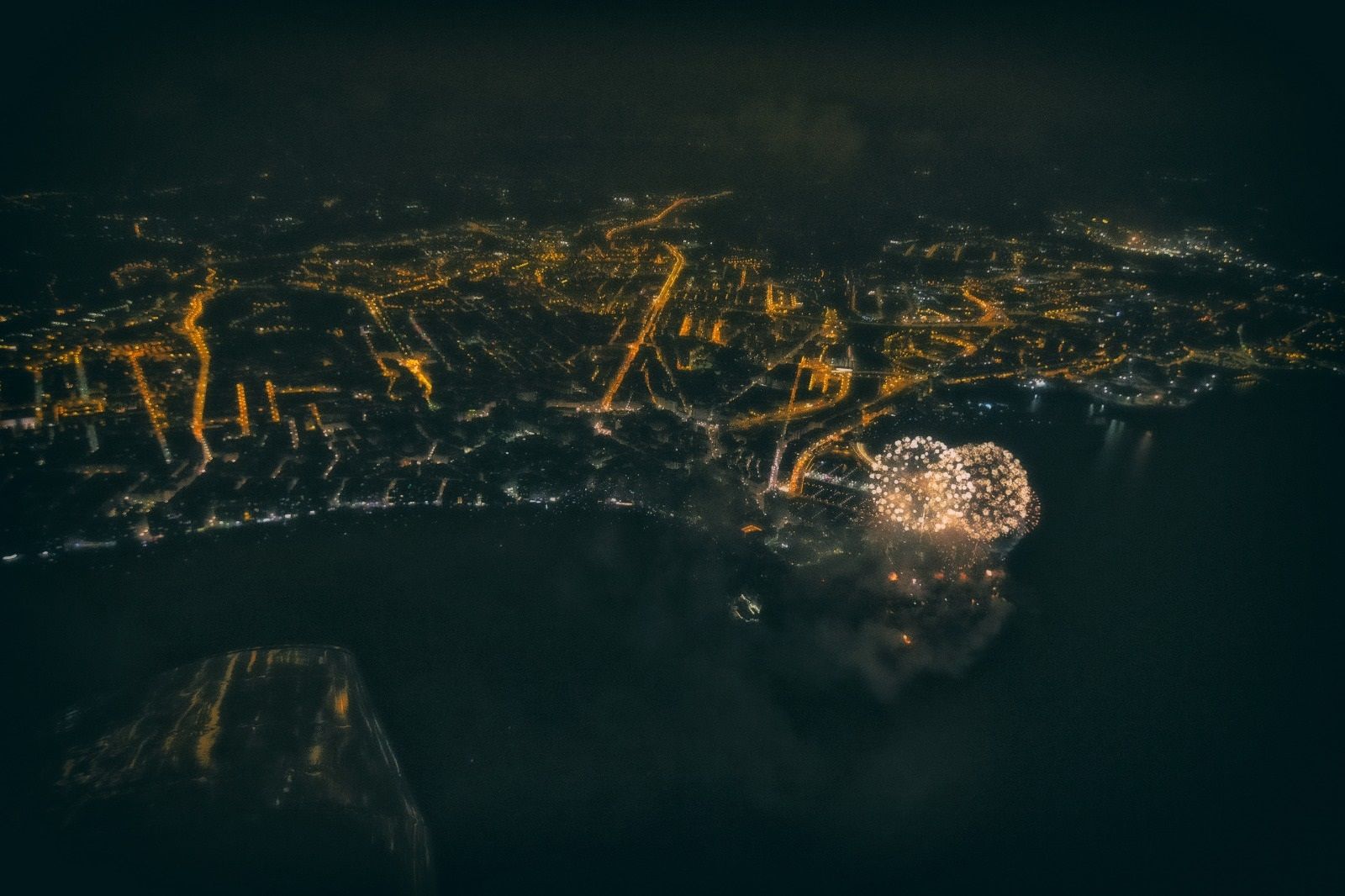 Las espectaculares imágenes desde el aire de la Noche de los Fuegos en Gijón