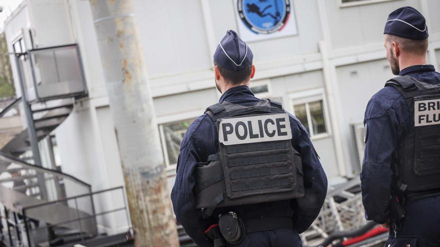 Un detenido tras una operación policial en el consulado iraní en París