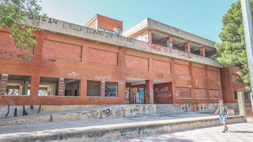 Callosa pretende reconvertir el antiguo IES Vega Baja en una casa cuartel de la Guardia Civil