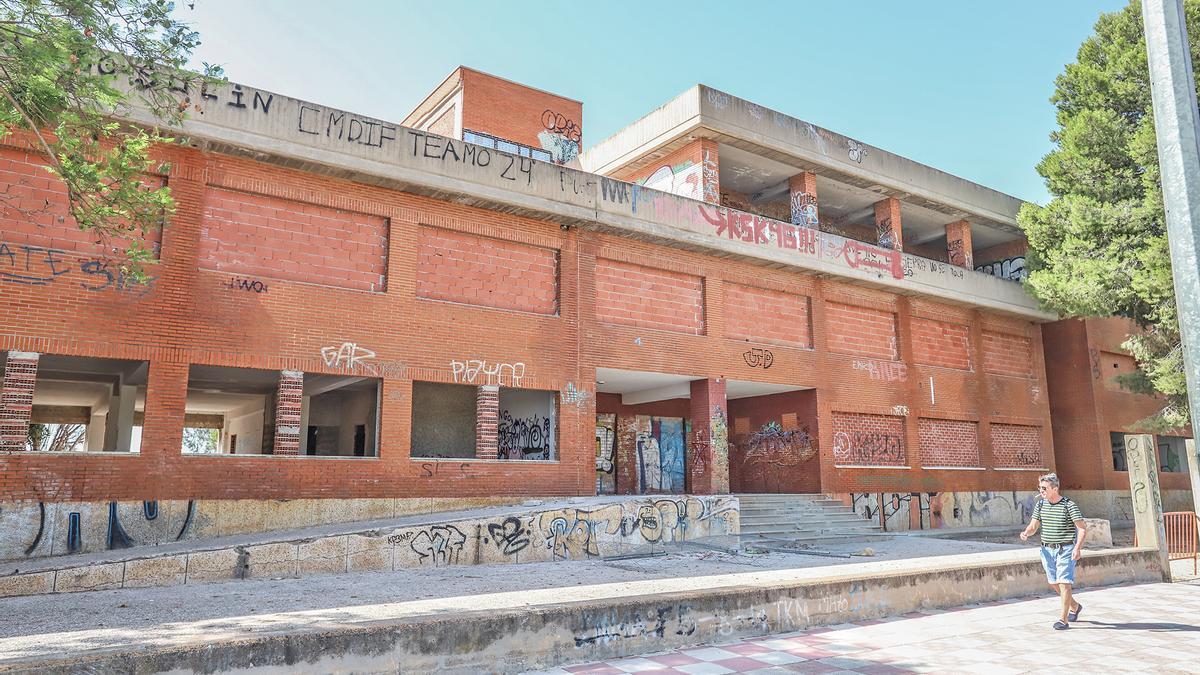 Antiguo IES Vega Baja, en el barrio El Palmeral de Callosa de Segura