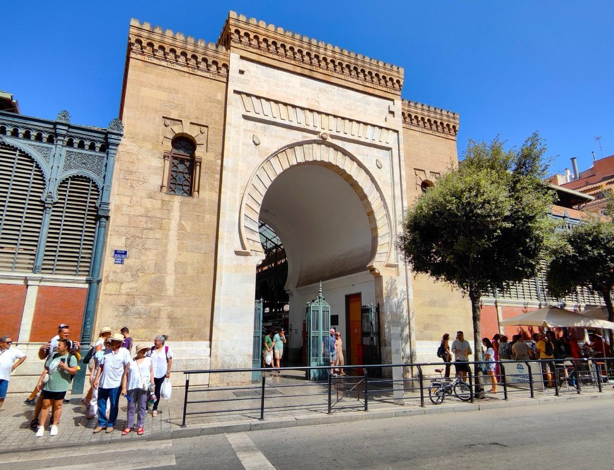 La puerta nazarí del mercado de Málaga