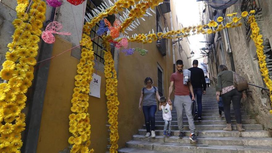 Muntatge a les escales del carrer Miquel Oliva i Prat.