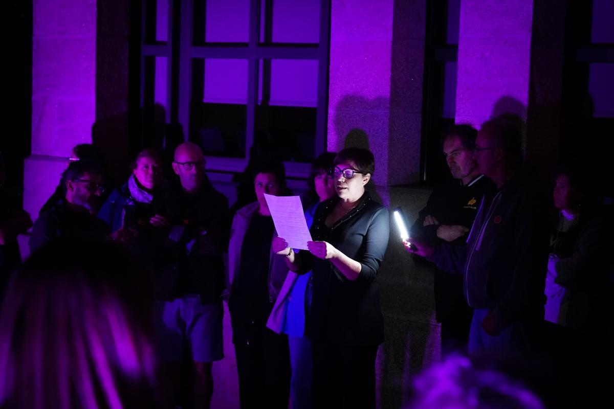 María Rouco lee el manifiesto por el Día Mundial contra el Cáncer de Mama Metastásico, en un acto celebrado en Nigrán. 13 octubre 2025