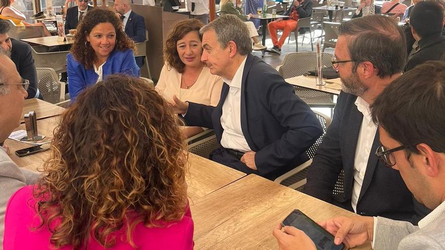 Zapatero en Mallorca: Armengol, Cladera e Hila se reúnen con el expresidente del Gobierno en la terraza del Bar Bosch de Palma