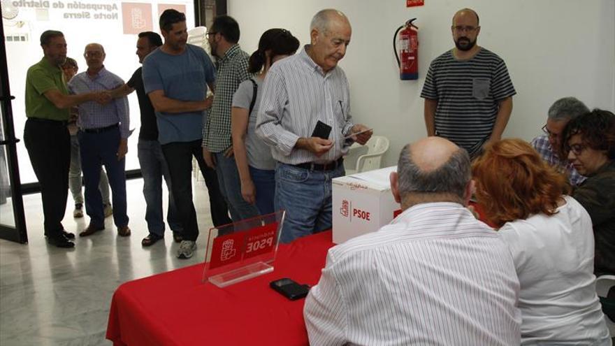 Díaz gana en Córdoba con solvencia y Sánchez araña casi un 30% de votos