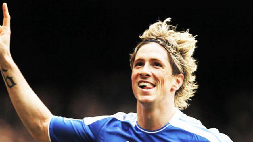 El jugador español del Chelsea Fernando Torres celebra el gol anotado ante el Leicester.