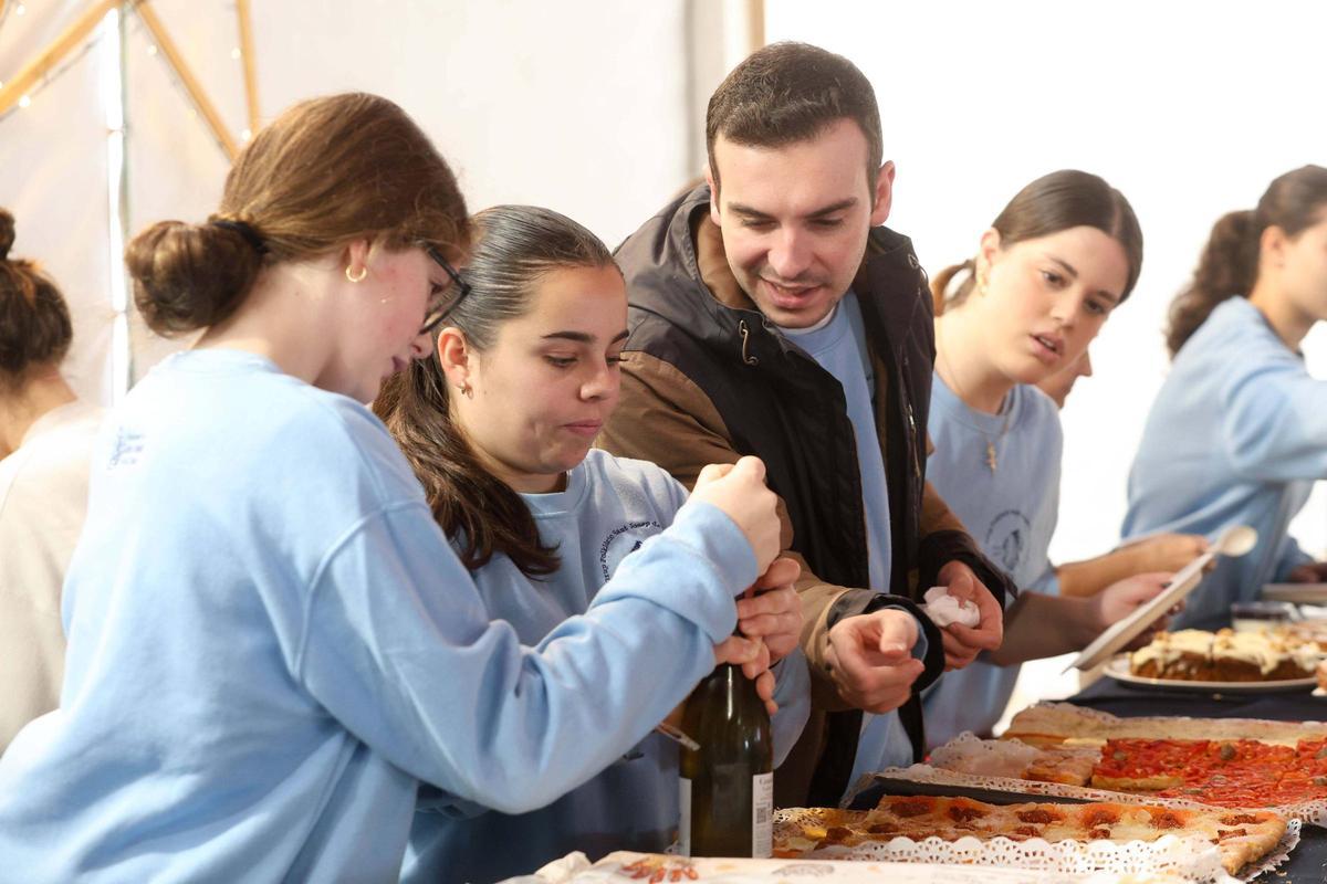 Comida popular 'Té ous sa colla' en Sant Josep