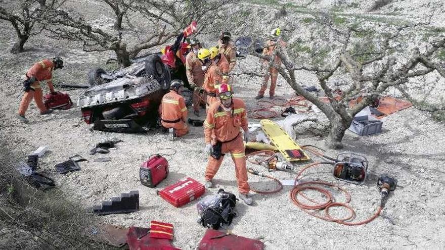 Estado en el que quedó el coche tras el accidente. // Efe