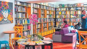 Interior de la librería La Verbena, en la ciudad colombiana de Bogotá.