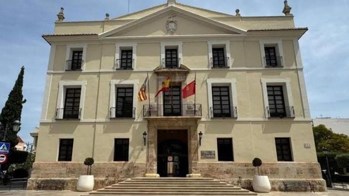La fachada del ayuntamiento de Paterna.