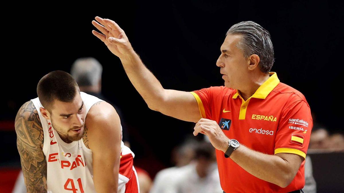 Sergio Scariolo, junto a Juancho Hernangómez