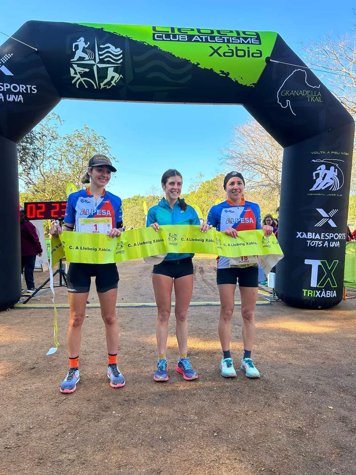 El podio femenino autonómico de trail con dos atletas del CA Gandia Alpesa