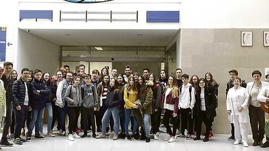 Alumnos del instituto de Capdepera visitan el Hospital de Manacor