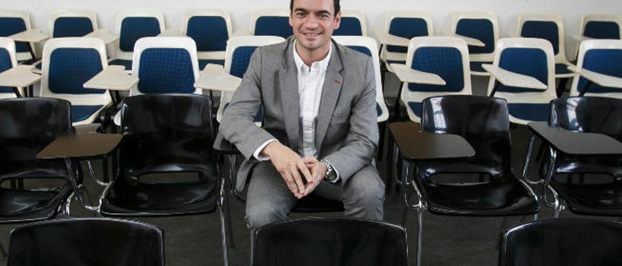 Saúl Ramírez en un aula de la facultad de Ciencias de la Educación de la ULPGC.