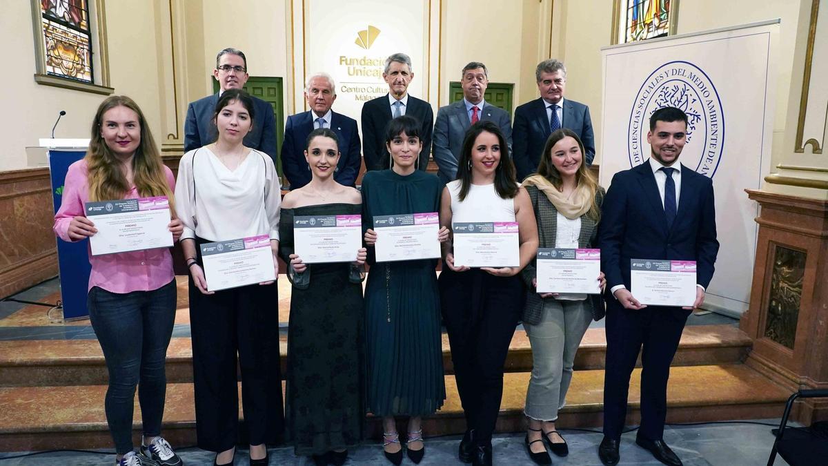 Foto de familia de los galardonados en los 15º Premios Andaluces de Trayectorias Académicas Universitarias.
