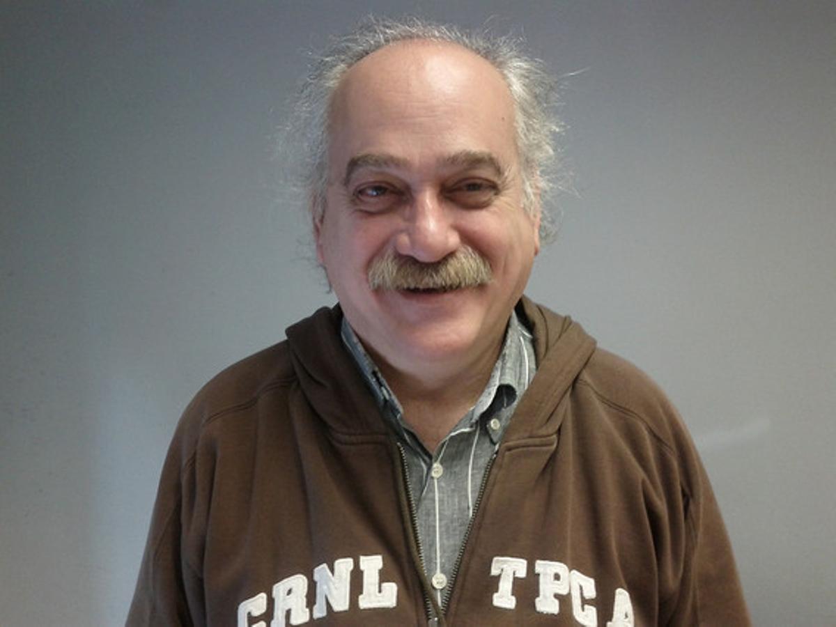 El poeta i traductor Sam Abrams. El poeta i traductor Sam Abrams.