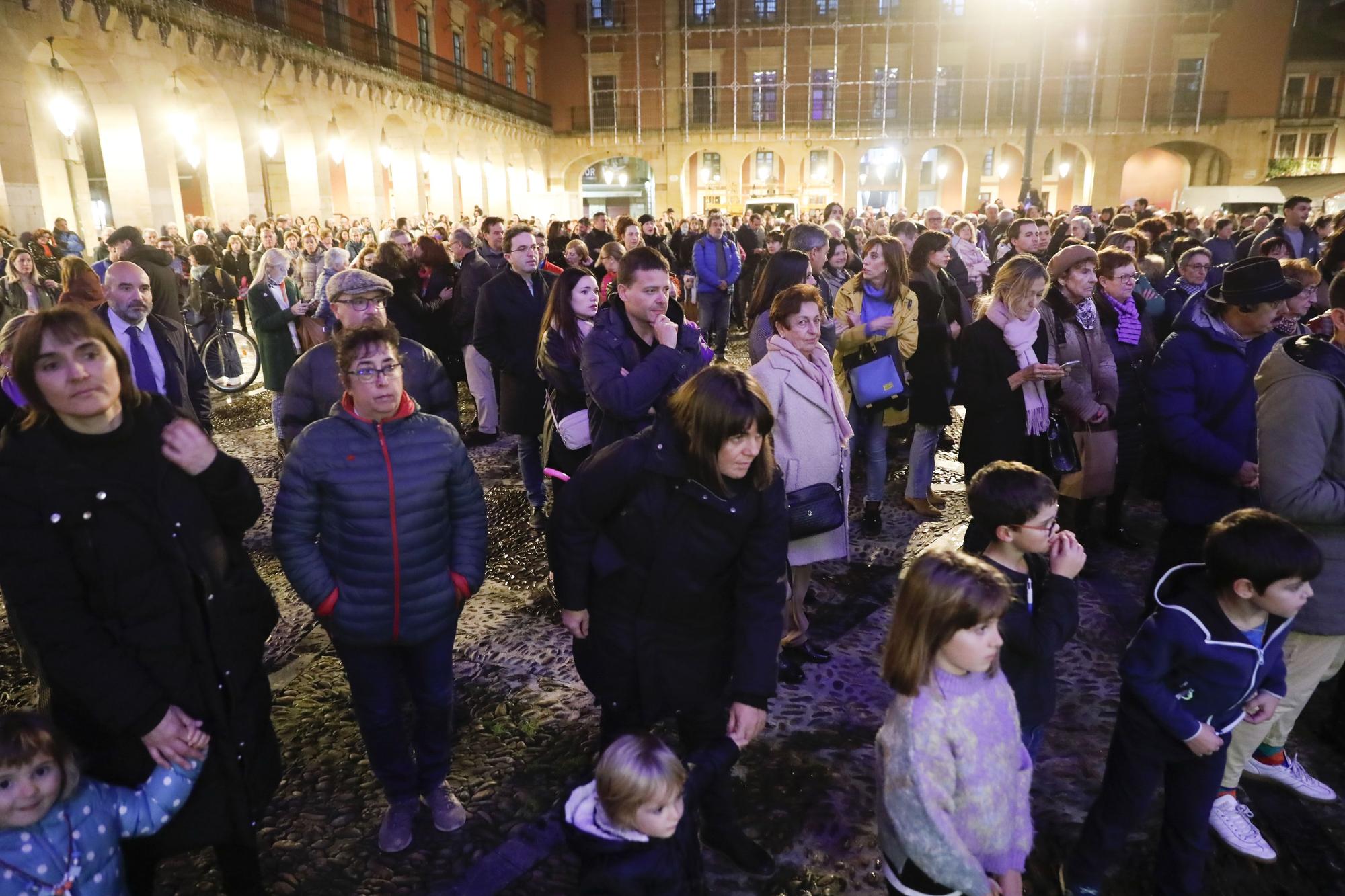 En imágenes: Gijón se cita en la plaza Mayor por el Día Internacional de la Eliminación de la Violencia contra las Mujeres